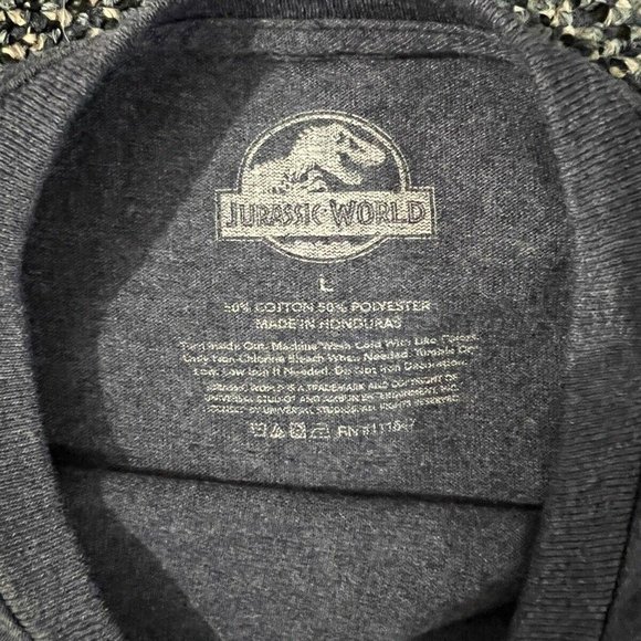 Universal Studios Jurassic World T-Rex Shirt - Picture 3 of 5